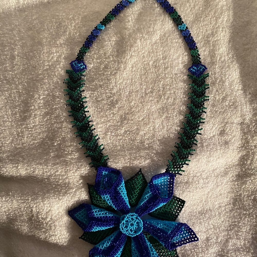 NWOT Art, Hand-Beaded